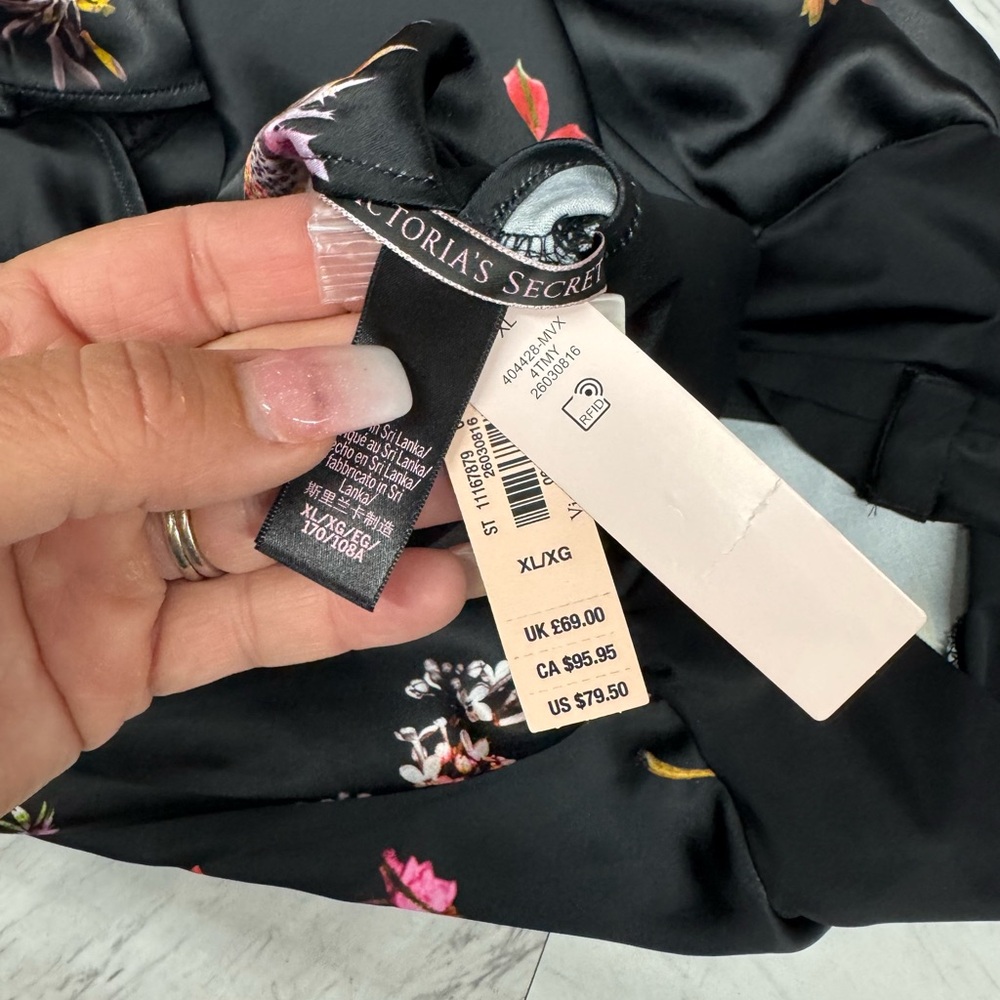 Floral Black Blouse with Lace Detail brand new Victoria’s Secret - Picture 3 of 4